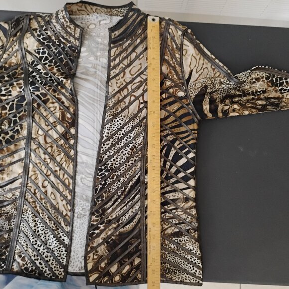 Chico’s Open-Front Animal/Geometric Print Jacket – Size 1 – Gently Worn - Picture 9 of 14